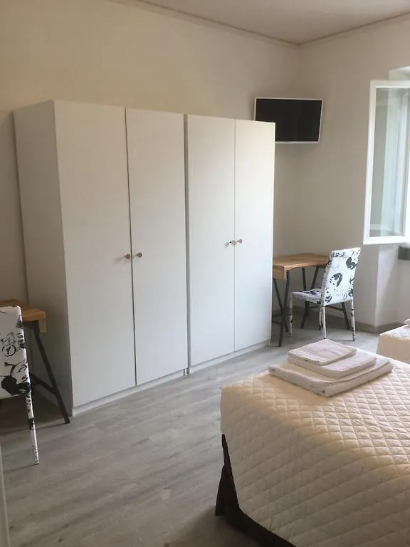 Dimora 16 Rooms & Garden Prato  Guest house