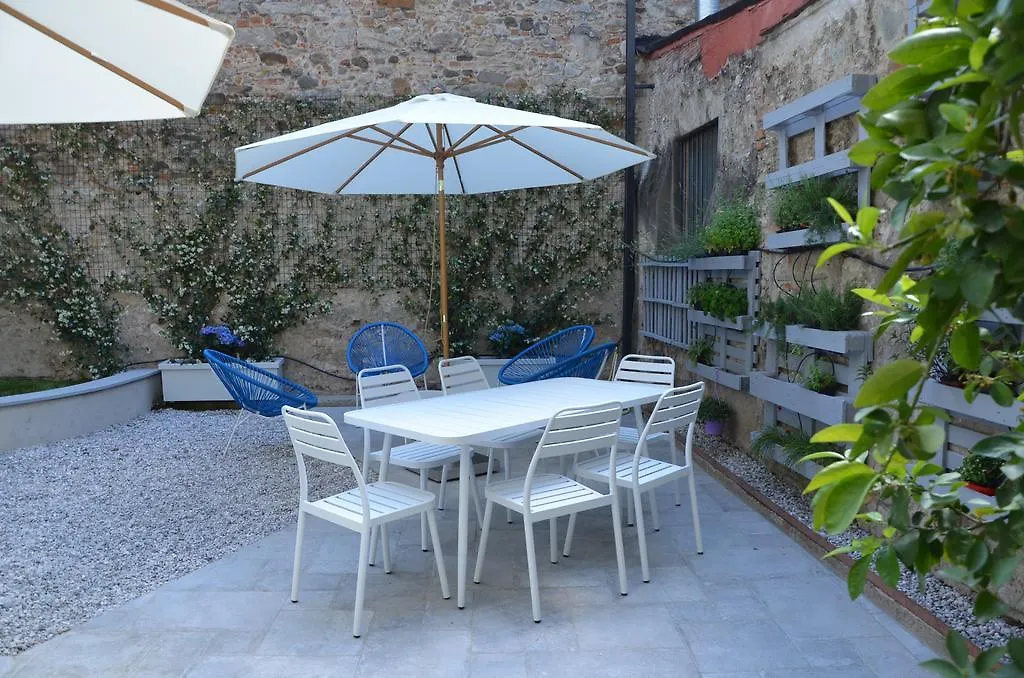 Dimora 16 Rooms & Garden Prato  Guest house