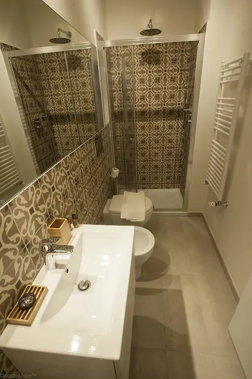 Dimora 16 Rooms & Garden Prato  Guest house